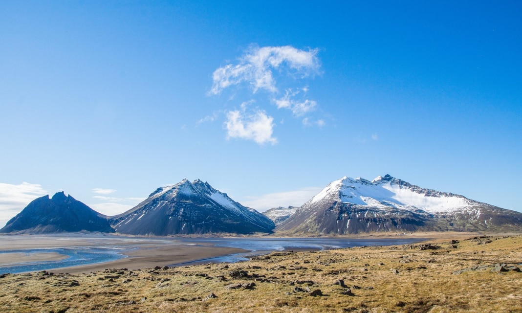 Dlaczego na islandii mogły powstać elektrownie geotermalne?